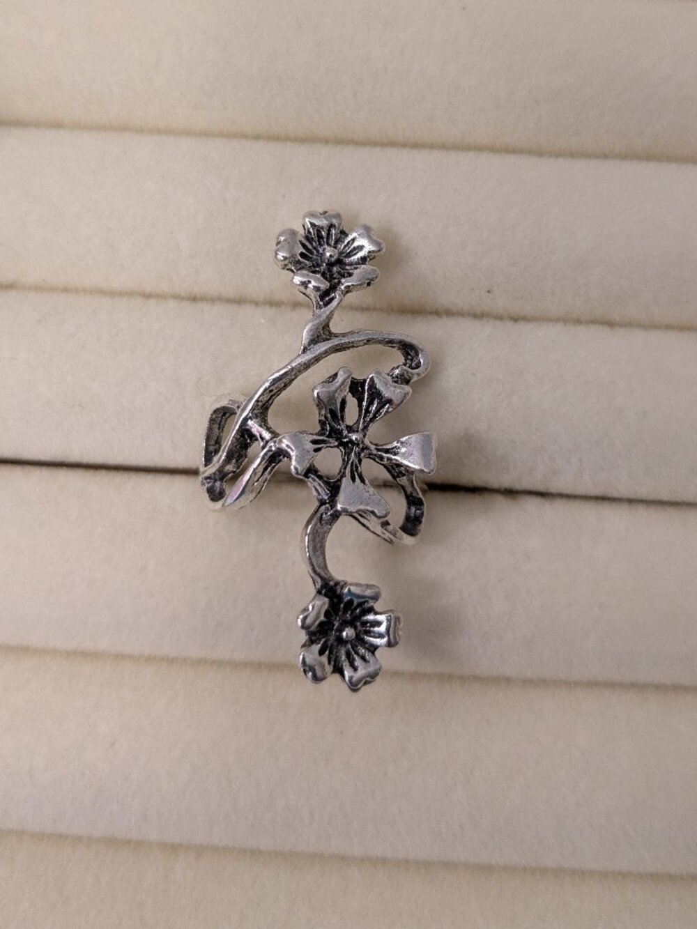 New!  Size 5.5 Floral Ring  About 1"